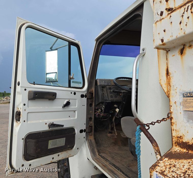 image for item EU3589 1991 International 4700 dump truck
