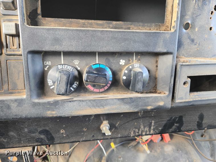 image for item EU3589 1991 International 4700 dump truck