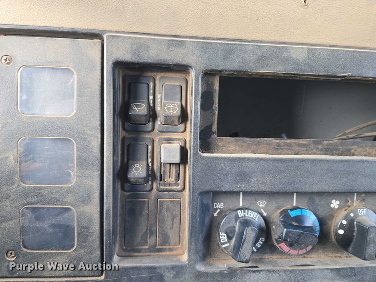 image for item EU3589 1991 International 4700 dump truck