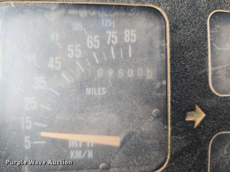 image for item EU3589 1991 International 4700 dump truck