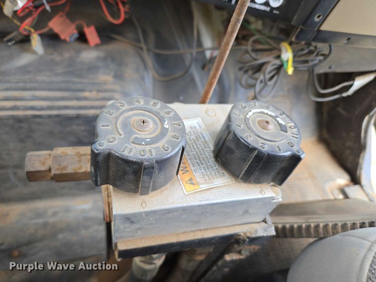 image for item EU3589 1991 International 4700 dump truck