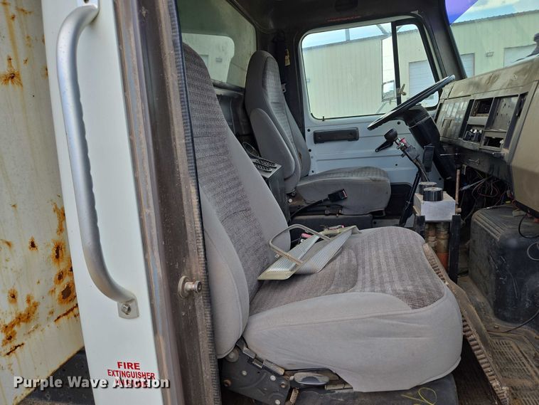 image for item EU3589 1991 International 4700 dump truck