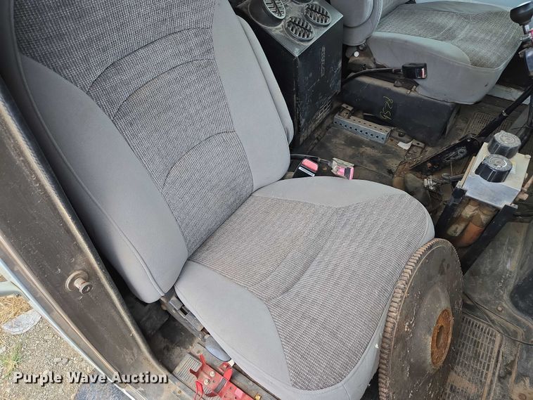 image for item EU3589 1991 International 4700 dump truck