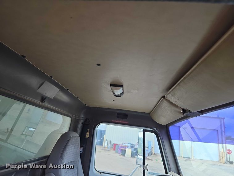 image for item EU3589 1991 International 4700 dump truck