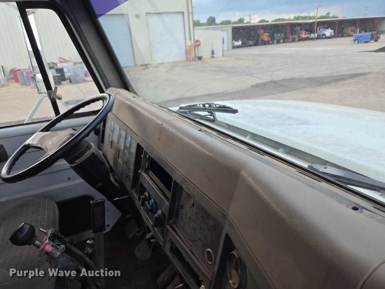 image for item EU3589 1991 International 4700 dump truck