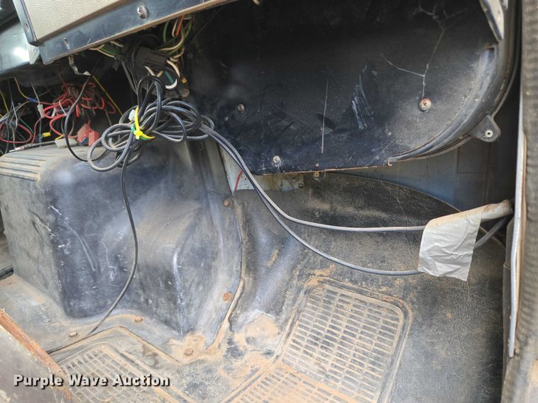 image for item EU3589 1991 International 4700 dump truck