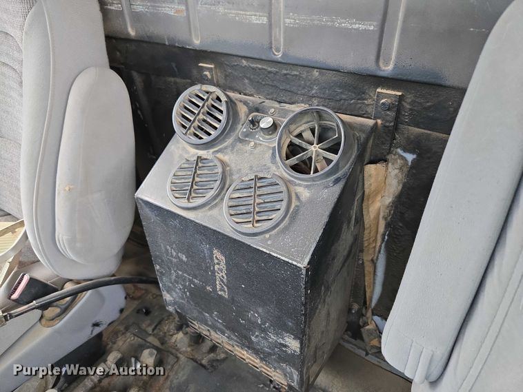 image for item EU3589 1991 International 4700 dump truck