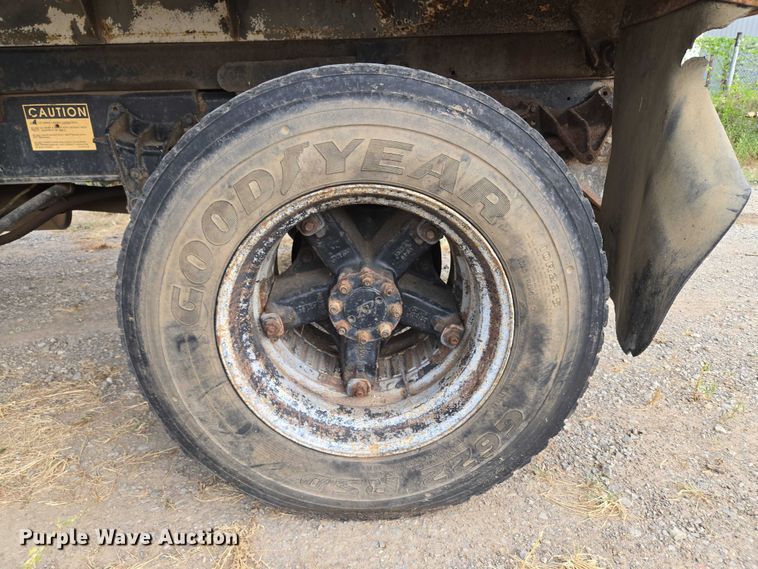 image for item EU3589 1991 International 4700 dump truck