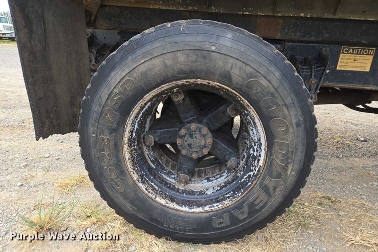 image for item EU3589 1991 International 4700 dump truck