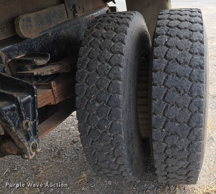 image for item EU3589 1991 International 4700 dump truck