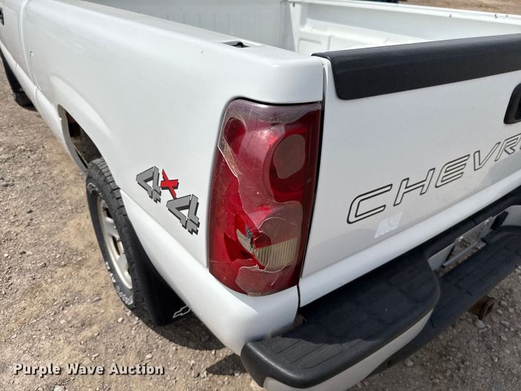 image for item EU3591 2003 Chevrolet Silverado 1500 Ext. Cab pickup truck