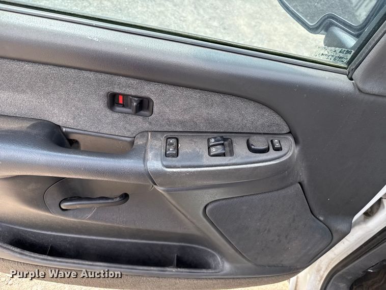 image for item EU3591 2003 Chevrolet Silverado 1500 Ext. Cab pickup truck