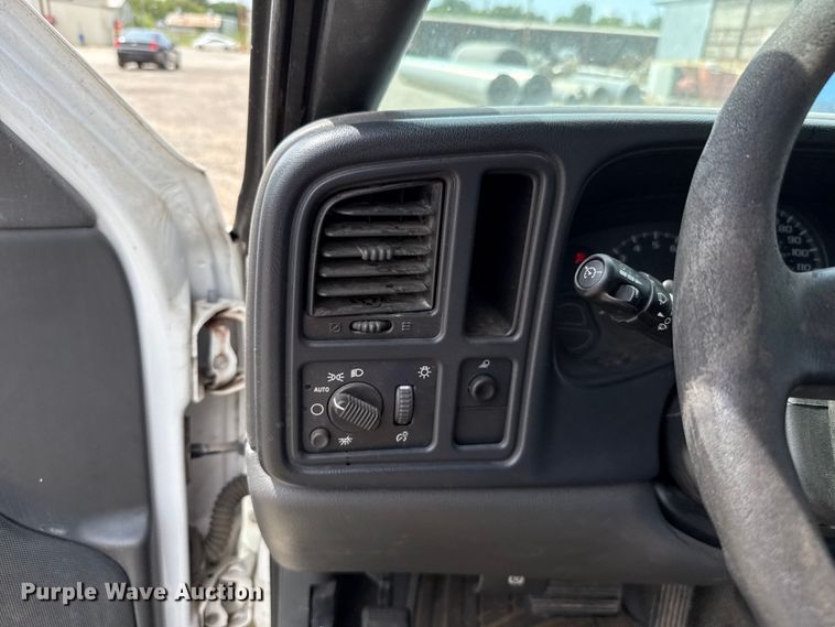 image for item EU3591 2003 Chevrolet Silverado 1500 Ext. Cab pickup truck