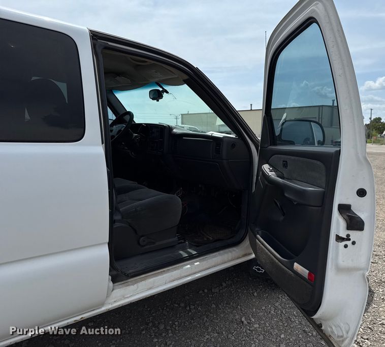 image for item EU3591 2003 Chevrolet Silverado 1500 Ext. Cab pickup truck