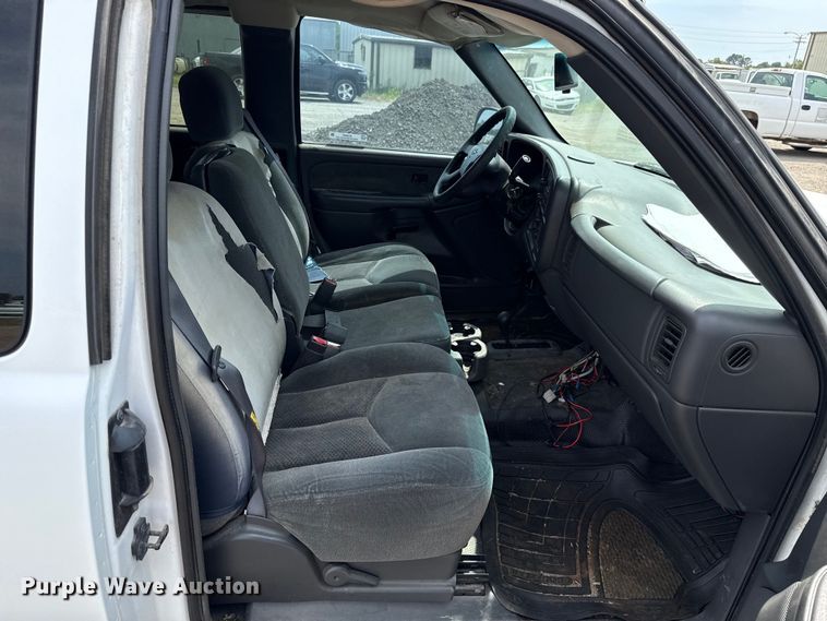 image for item EU3591 2003 Chevrolet Silverado 1500 Ext. Cab pickup truck