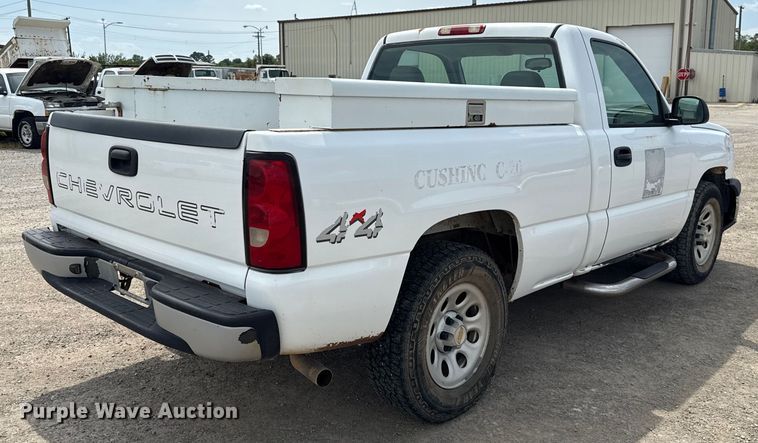 image for item EU3593 2005 Chevrolet Silverado 1500 pickup truck