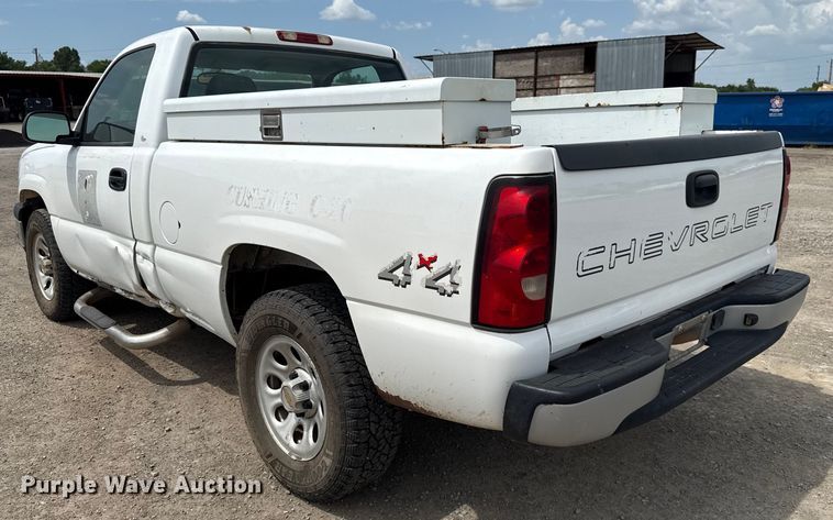 image for item EU3593 2005 Chevrolet Silverado 1500 pickup truck