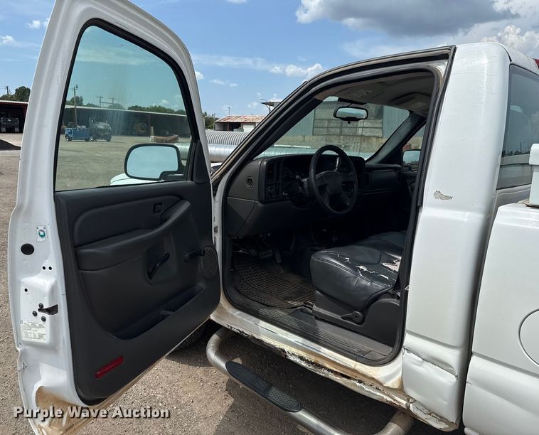 image for item EU3593 2005 Chevrolet Silverado 1500 pickup truck