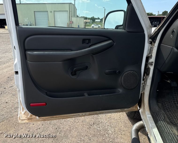 image for item EU3593 2005 Chevrolet Silverado 1500 pickup truck