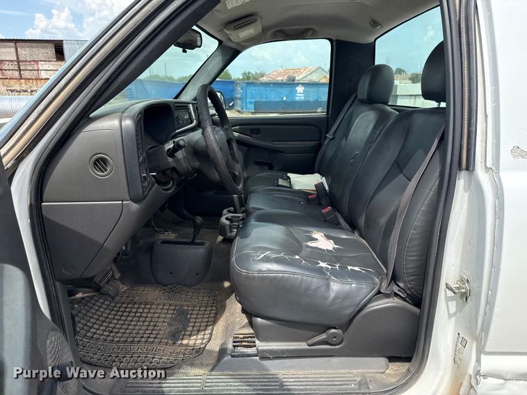 image for item EU3593 2005 Chevrolet Silverado 1500 pickup truck