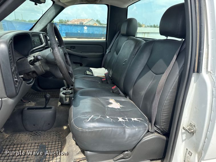 image for item EU3593 2005 Chevrolet Silverado 1500 pickup truck