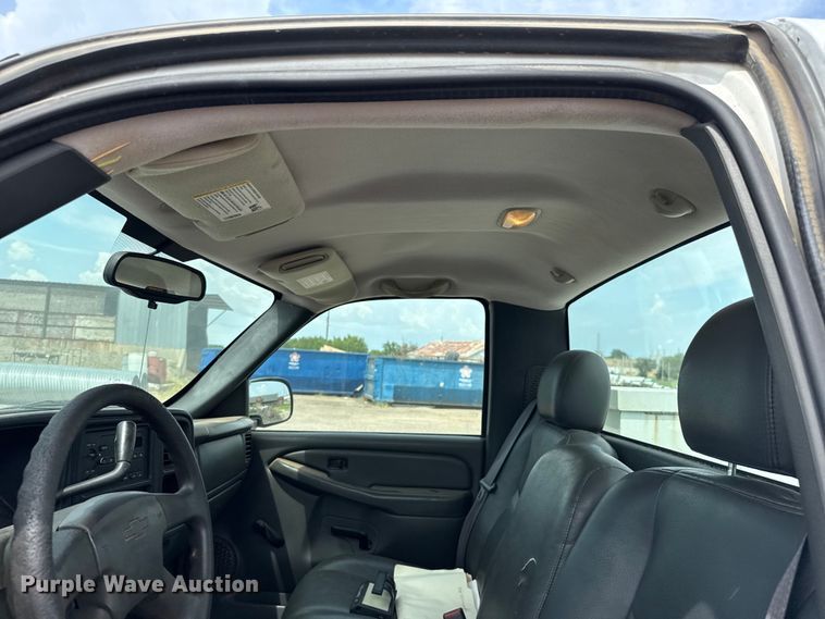 image for item EU3593 2005 Chevrolet Silverado 1500 pickup truck