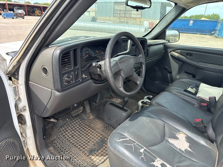 image for item EU3593 2005 Chevrolet Silverado 1500 pickup truck