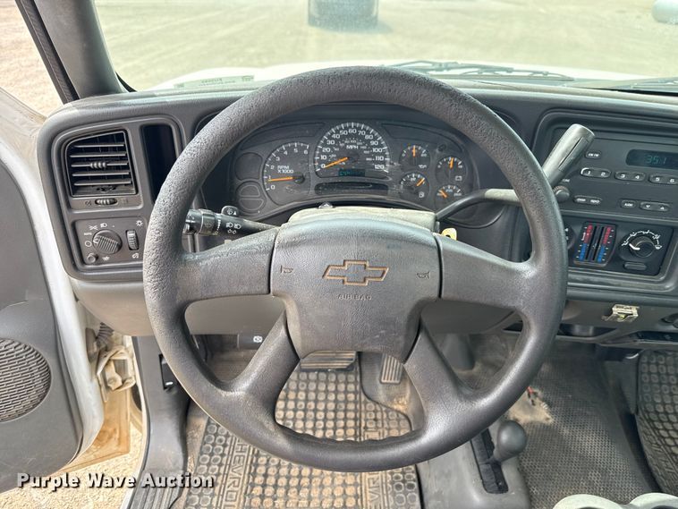 image for item EU3593 2005 Chevrolet Silverado 1500 pickup truck