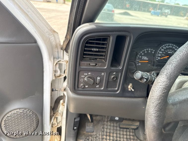 image for item EU3593 2005 Chevrolet Silverado 1500 pickup truck