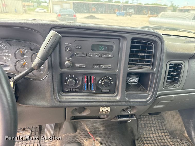 image for item EU3593 2005 Chevrolet Silverado 1500 pickup truck