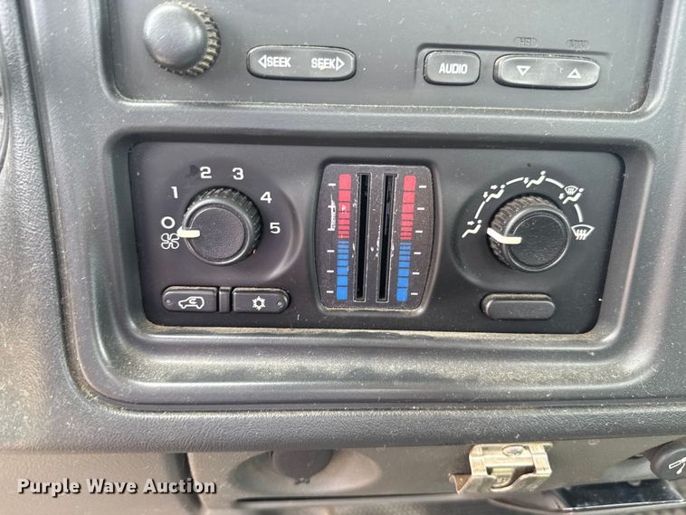 image for item EU3593 2005 Chevrolet Silverado 1500 pickup truck