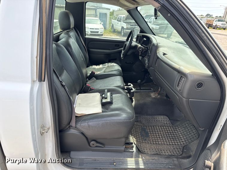 image for item EU3593 2005 Chevrolet Silverado 1500 pickup truck