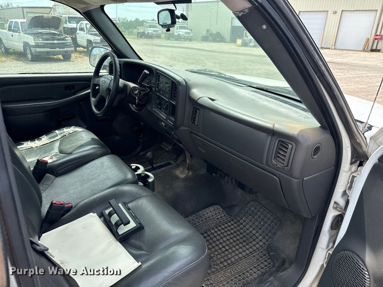 image for item EU3593 2005 Chevrolet Silverado 1500 pickup truck