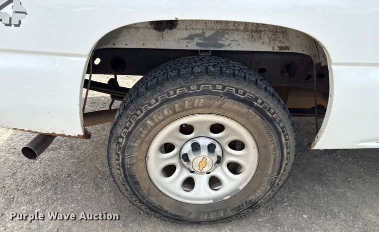 image for item EU3593 2005 Chevrolet Silverado 1500 pickup truck