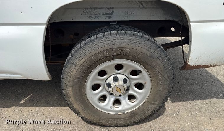 image for item EU3593 2005 Chevrolet Silverado 1500 pickup truck