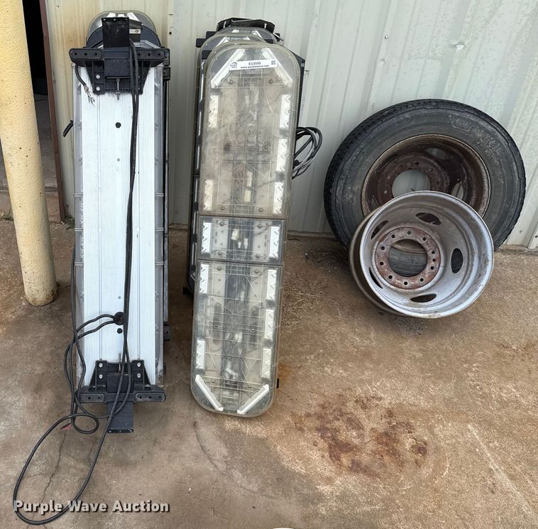 image for item EU3595 (10) Whelen light bars