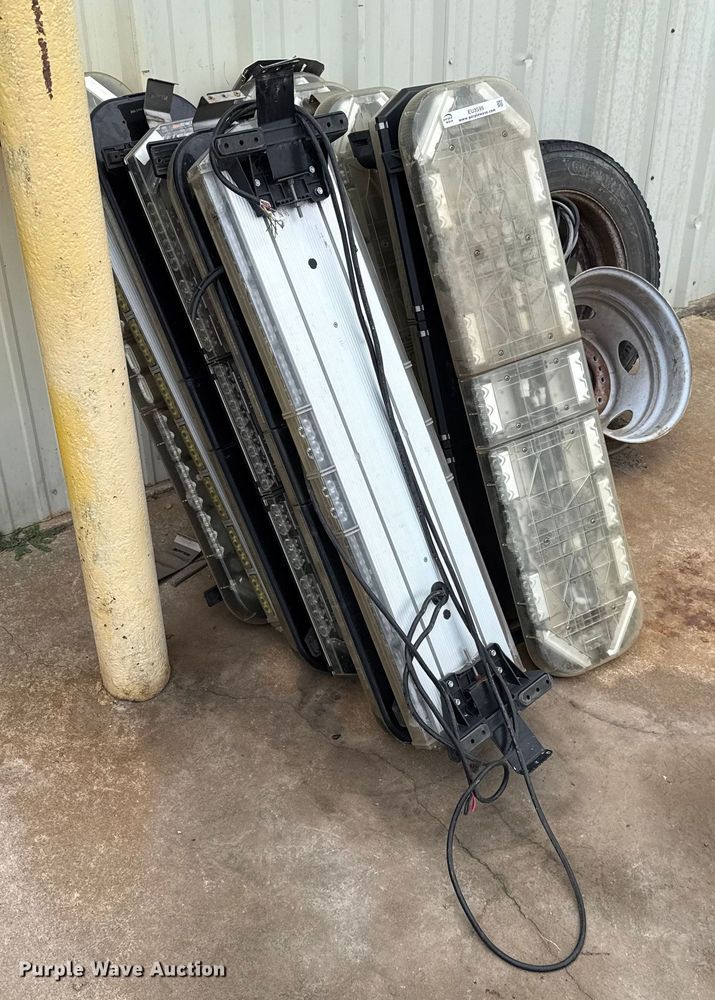 image for item EU3595 (10) Whelen light bars