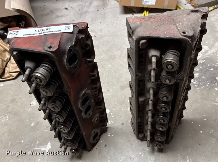 image for item EU3597 (2) cylinder heads