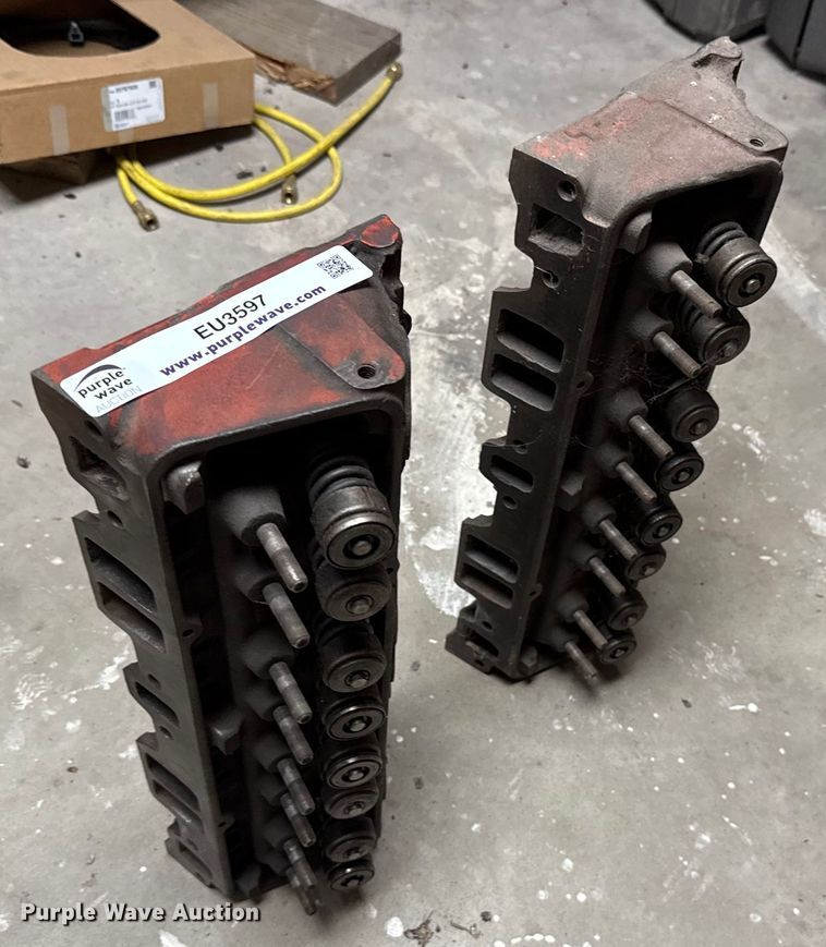 image for item EU3597 (2) cylinder heads