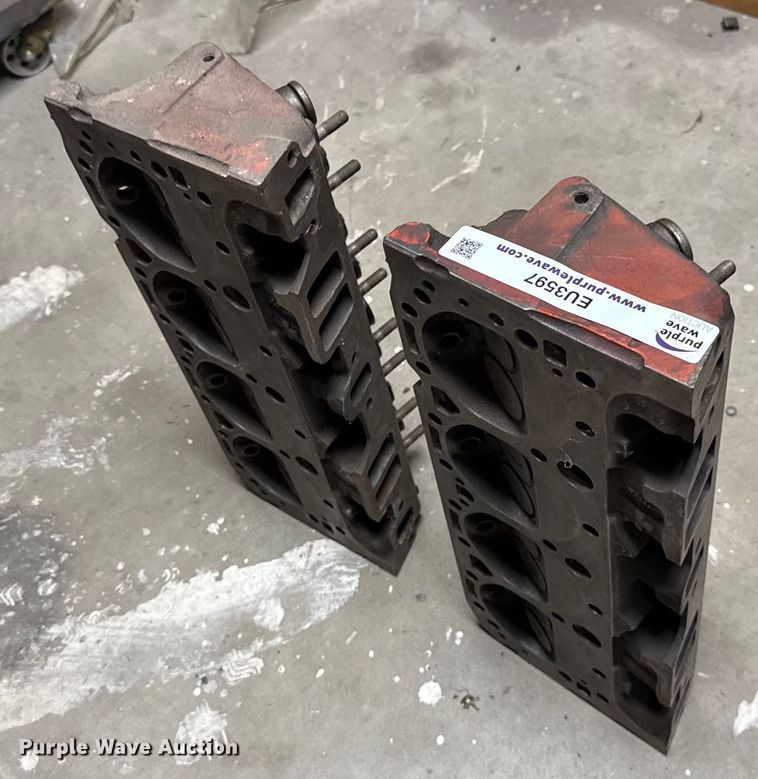image for item EU3597 (2) cylinder heads