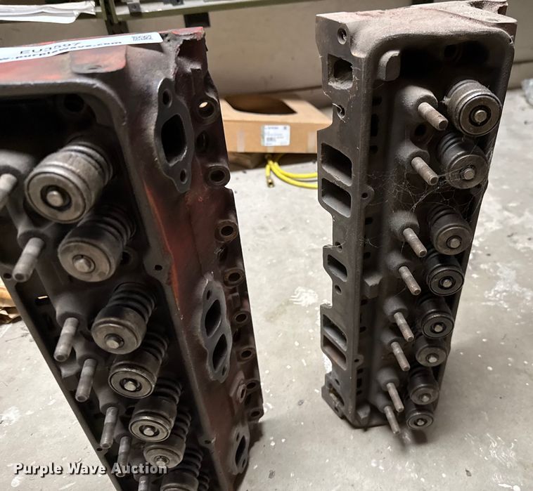 image for item EU3597 (2) cylinder heads