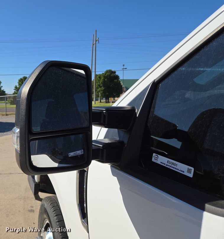 image for item EU3601 2020 Ford F350 Super Duty STX Crew Cab pickup truck