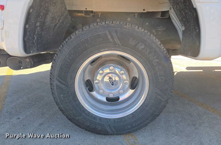 image for item EU3601 2020 Ford F350 Super Duty STX Crew Cab pickup truck