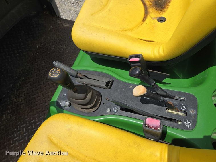 image for item EV1526 1998 John Deere 2030 Pro Gator utility vehicle