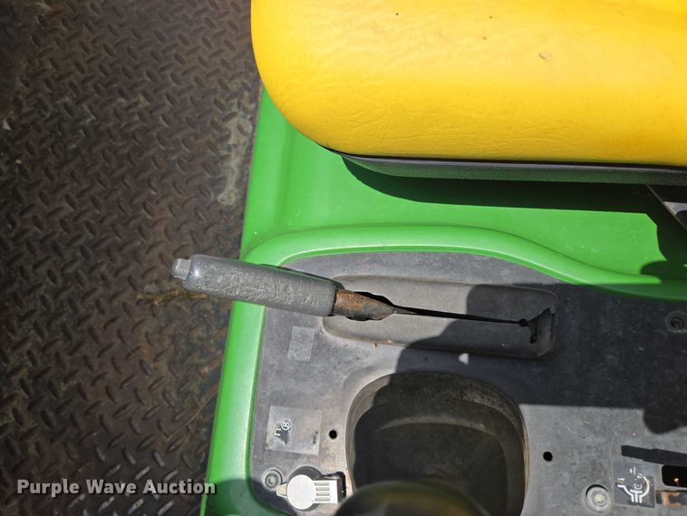 image for item EV1526 1998 John Deere 2030 Pro Gator utility vehicle