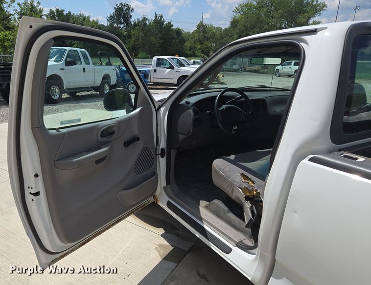 image for item EV1531 2000 Ford F150 pickup truck