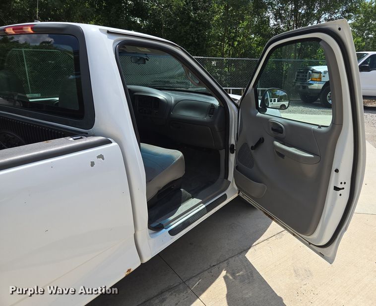 image for item EV1531 2000 Ford F150 pickup truck