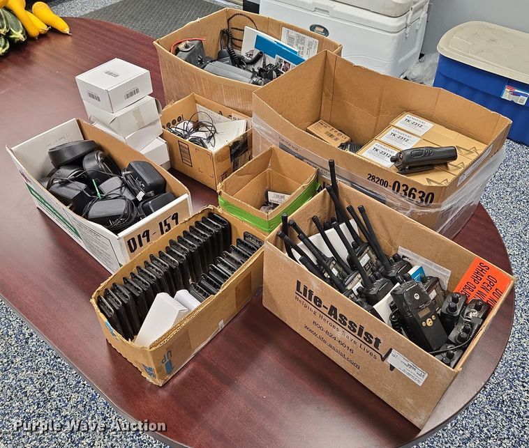 image for item EV1543 Radios