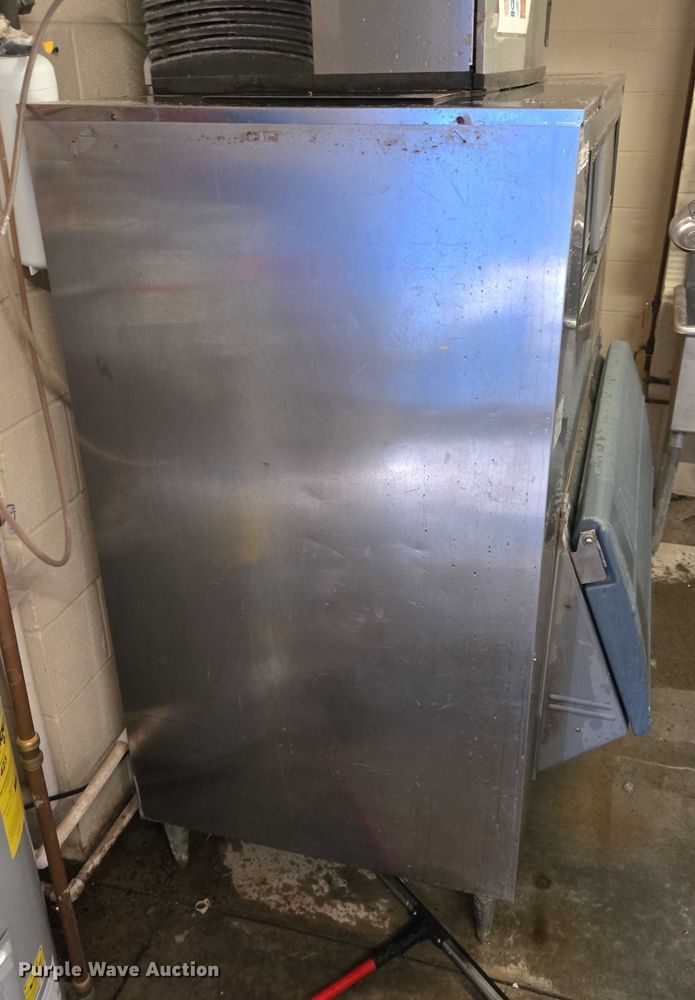 image for item EV1544 Manitowoc ID0906W-261 ice machine