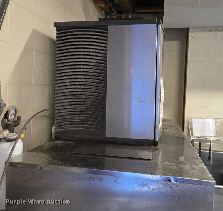 image for item EV1544 Manitowoc ID0906W-261 ice machine